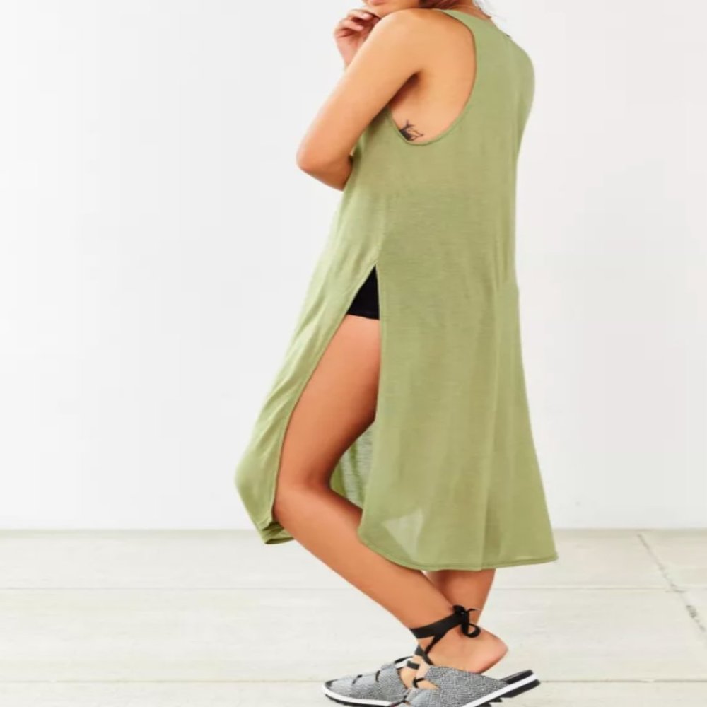 Project Social T High Side-Slit Tank. Medium